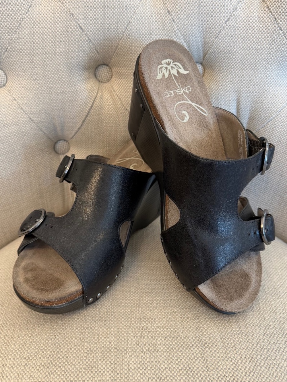 DANSKO Fern Size 39 Black Antique Full Grain Leather 2 Strap Wedge Sandal